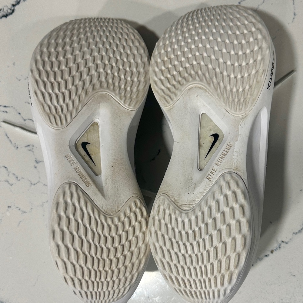 Nike Women’s Zoom Fly 5 Premium Carbon Plate Running Shoes - Picture 5 of 8
